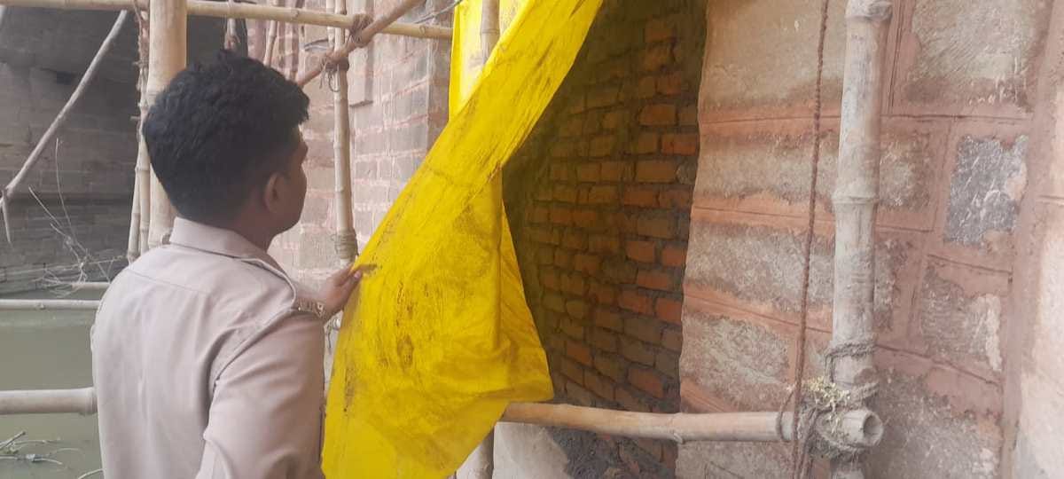 anarchists placed idol of goddess between pillars of shahi bridge overnight Archeology Department will investigate in jaunpur
