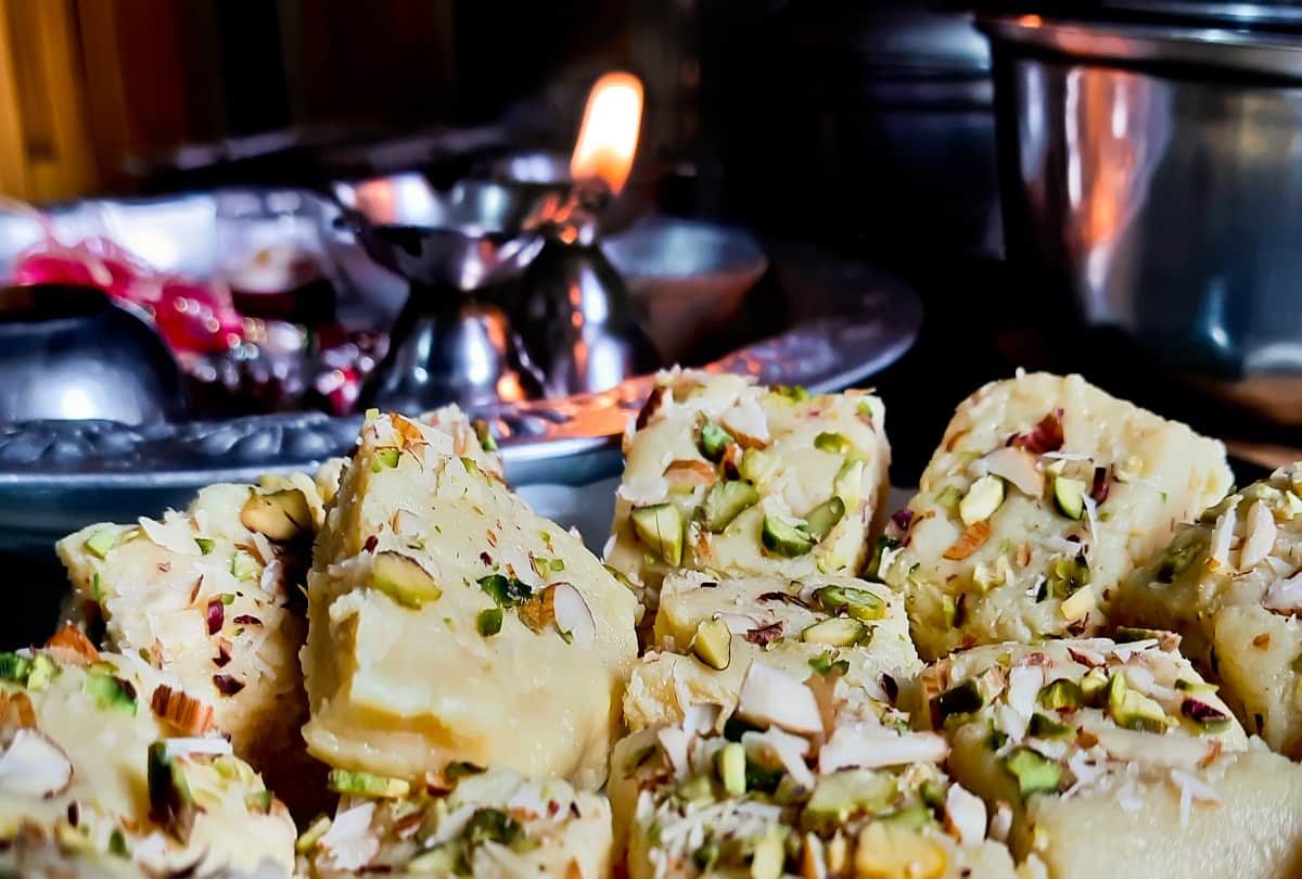 Diwali 2022 Laxmi Puja Prasad Recipe in Hindi Easy Barfi Sweet Recipe For Mata Laxmi