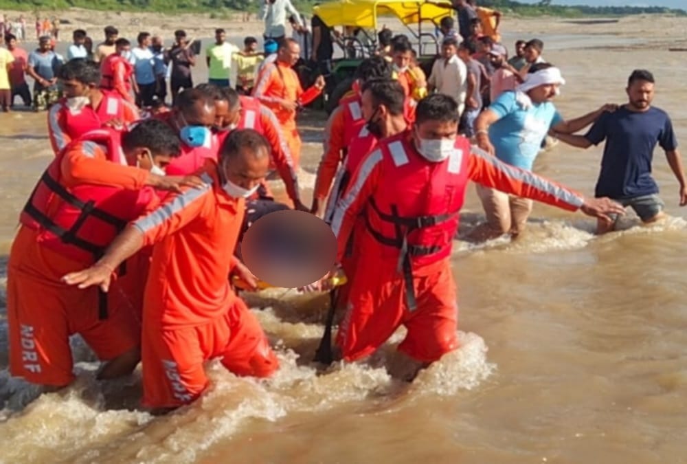 Uttarakhand News: Tractor Overturned During cross Kosi River, Mother and Daughter Drown