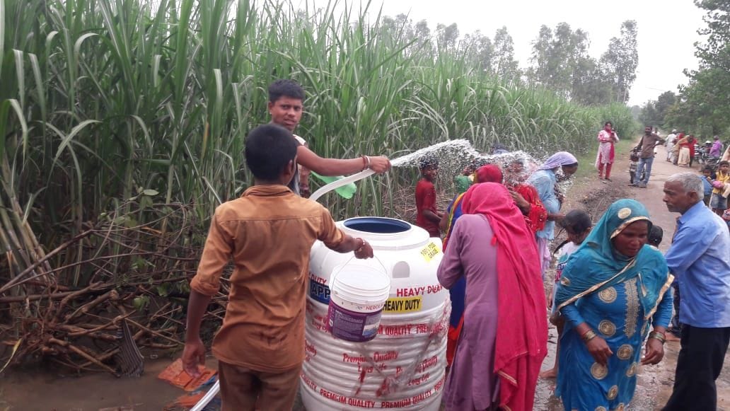 Crowd gathered in Khanpur to drink government tap water