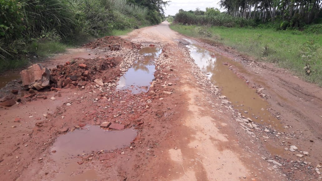 The road going from Tehsil to Ganganahar track is in bad