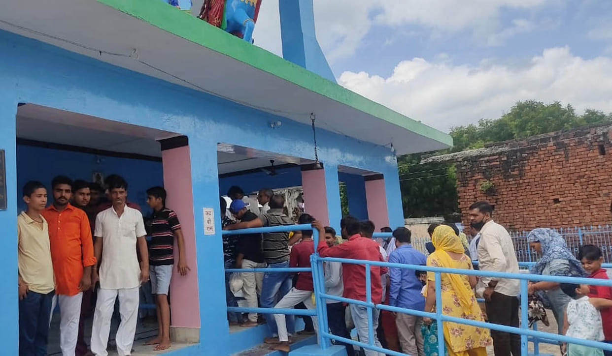 Devotees offered prasad on Dudhli Mhadi
