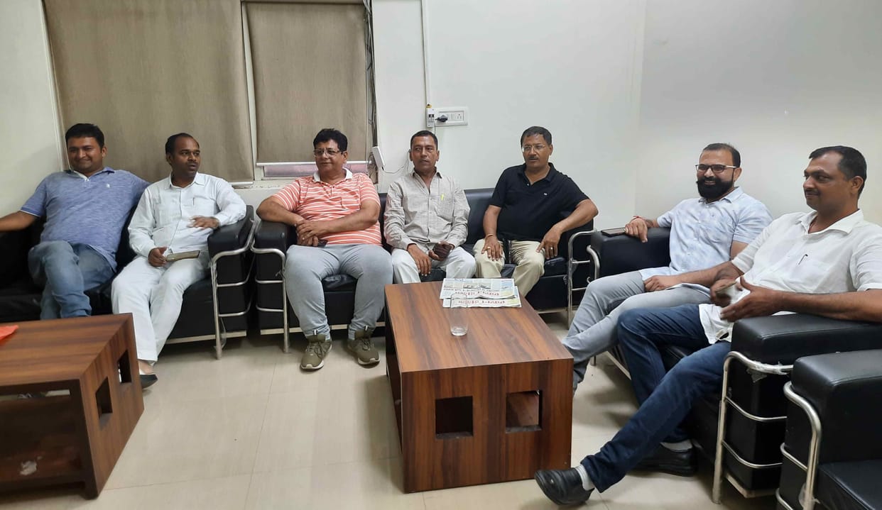 Councilors open front against officers, will complain to CM