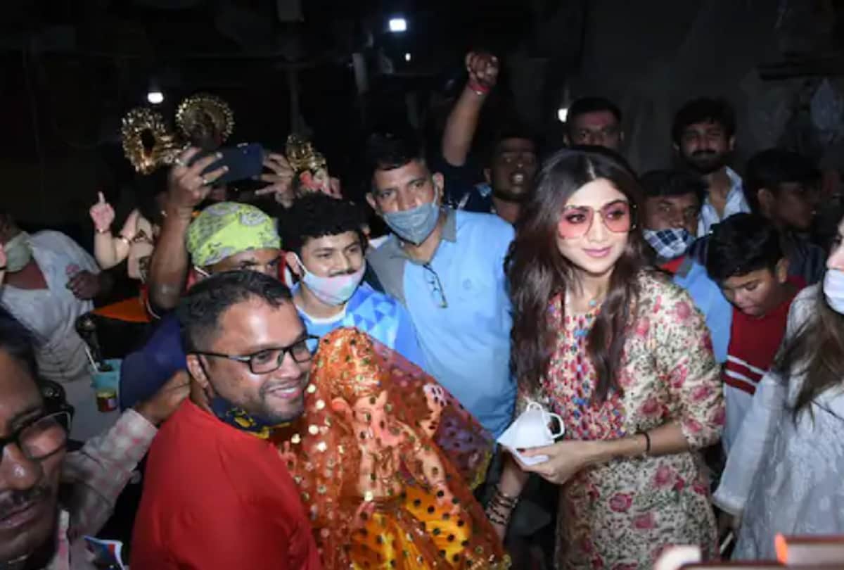 Ganesh Chaturthi 2021 shilpa shetty did ganpati visarjan with family photos and videos goes viral on internet