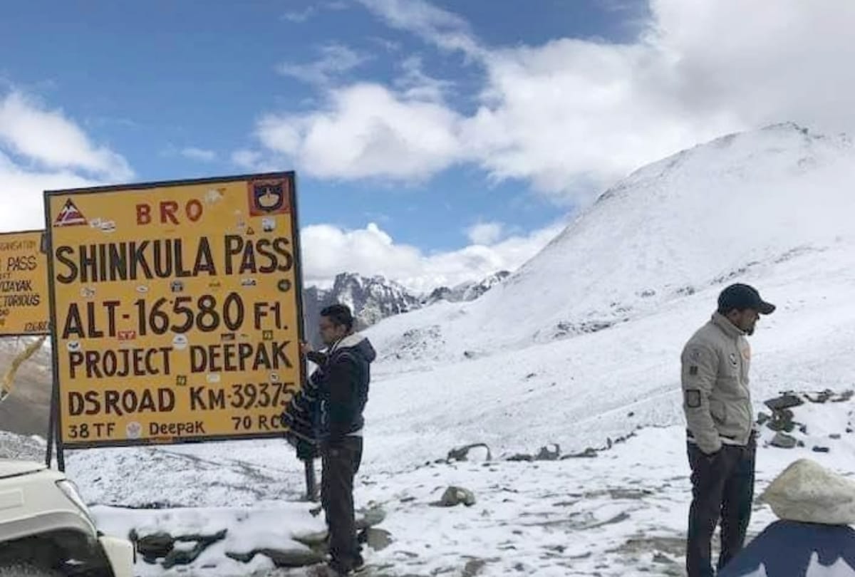 Himachal News: snowfall in manali and lahaul at peaks rain in dharamshala
