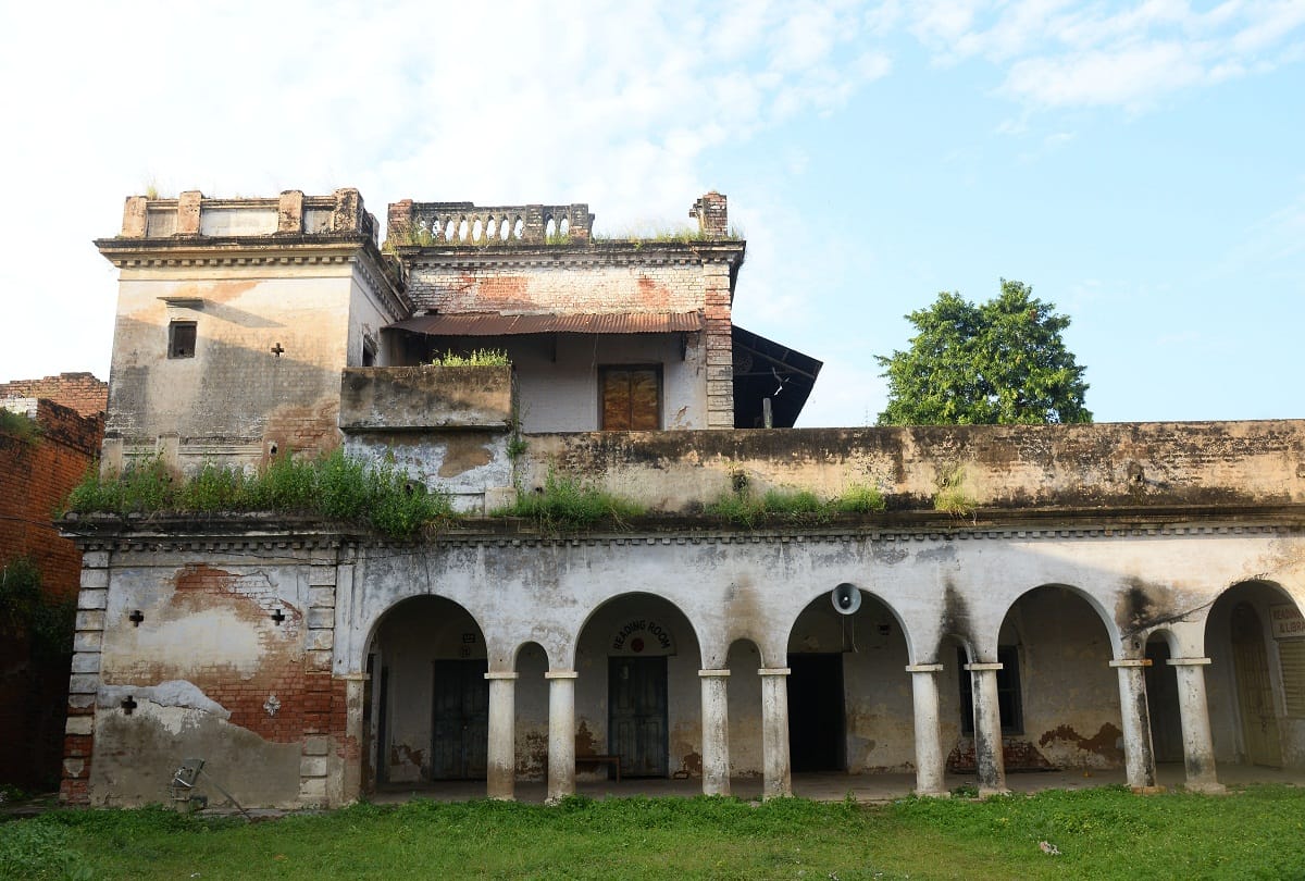 100th death anniversary: No name of heirs, Akbar was set up in his own city in Allahabad