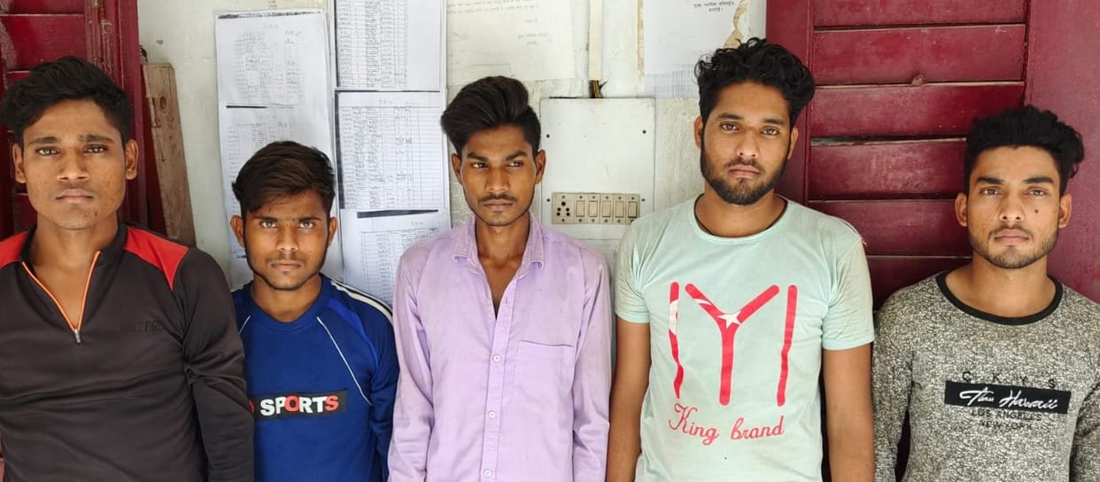 interdistrict gang, five theft accused held