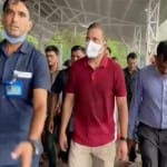 वैष्णो देवी के दर्शन के लिए पैदल चलते राहुल गांधी