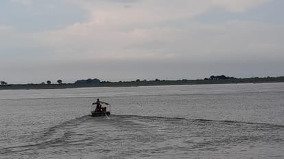 Mirzapur boat accident: child and woman dead body of found search operation still going on FIR registered against sailor