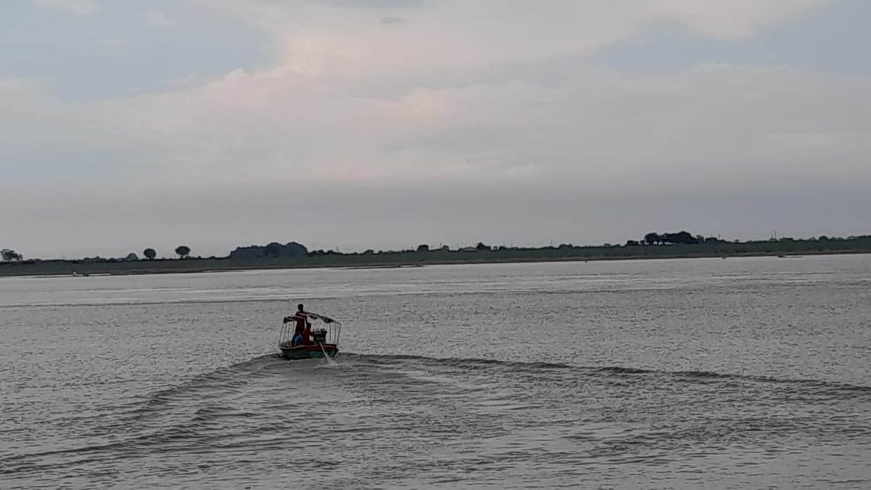 16 crew members held captive on charges of oil smuggling were safely returned to India
