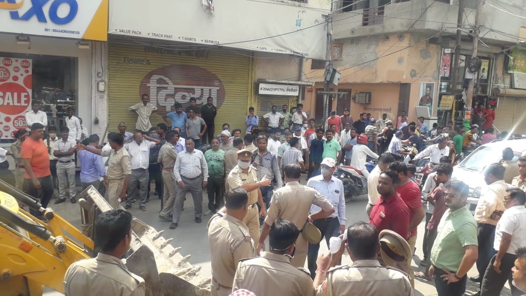 Due to the uproar and protest, the encroachment removal campaign stopped in the middle