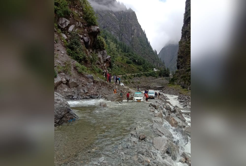 Uttarakhand weather latest News Today: Heavy Rainfall create Problems in Pithoragarh and chamoli photos