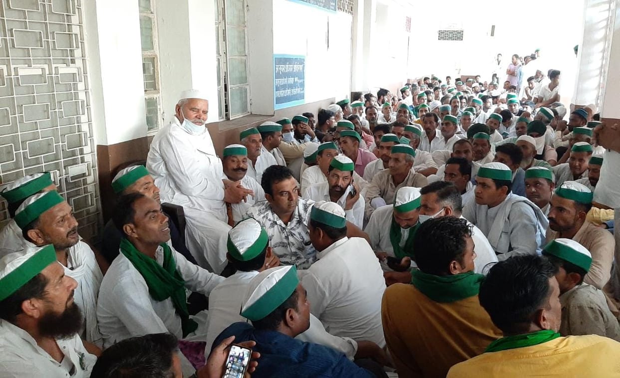 Bakiyu's picketing in Tehsil against corruption