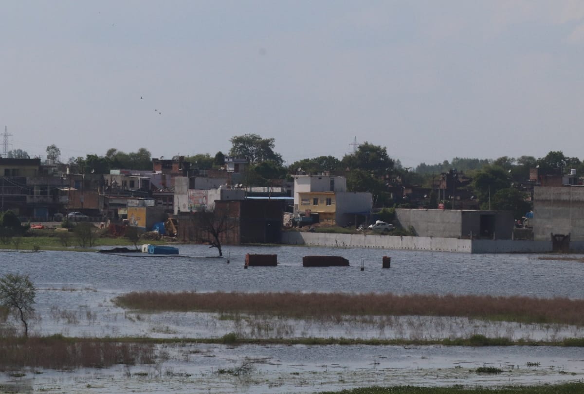 Flood in Gorakhpur relief material distributed in 55 villages Marund 40 villages