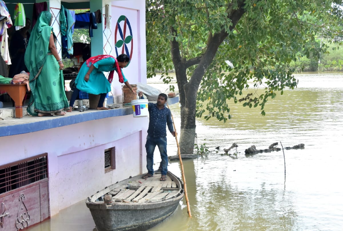 many problems faced village after flood waters descended in gorakhpur