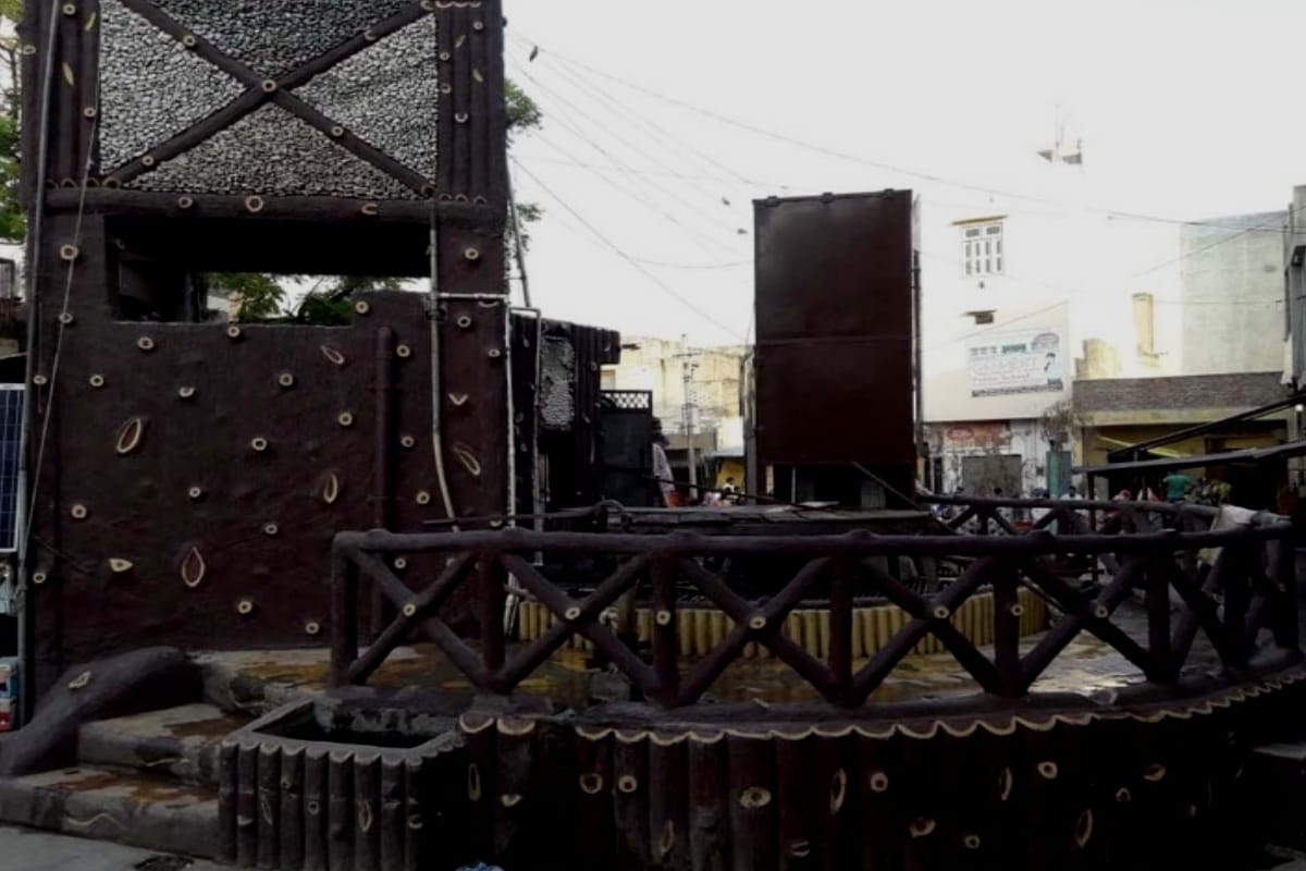 historical heritage demolished in Baghpat,people asked whose orders the martyrs were insulted