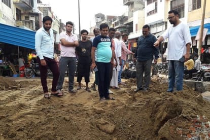 historical heritage demolished in Baghpat,people asked whose orders the martyrs were insulted