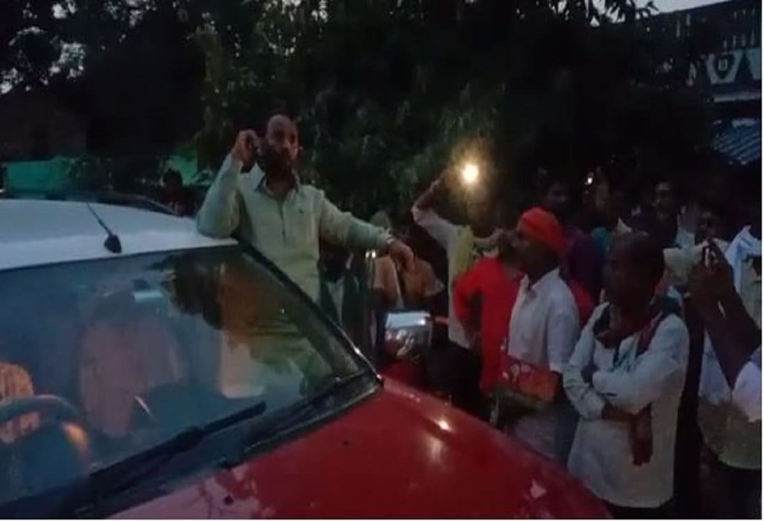 Police stopped former Samajwadi party MLA car by overtaking  angry manoj singh dablu said this behavior is inappropriate