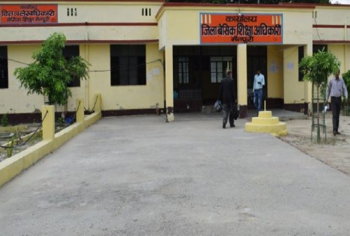 principal refuses to admission the girl in the composite school of mainpuri