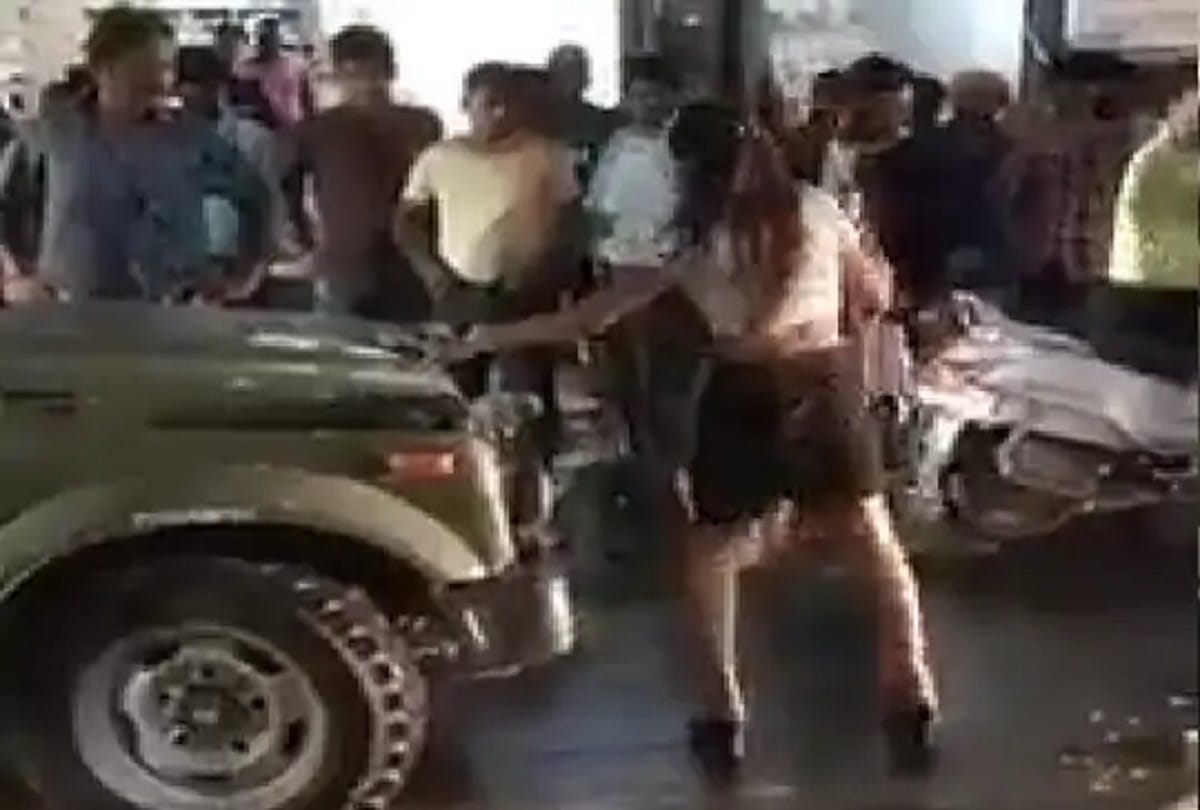 Drunk Model in gwalior makes ruckus on Road, Kicked And Broke Army Car, pushed police