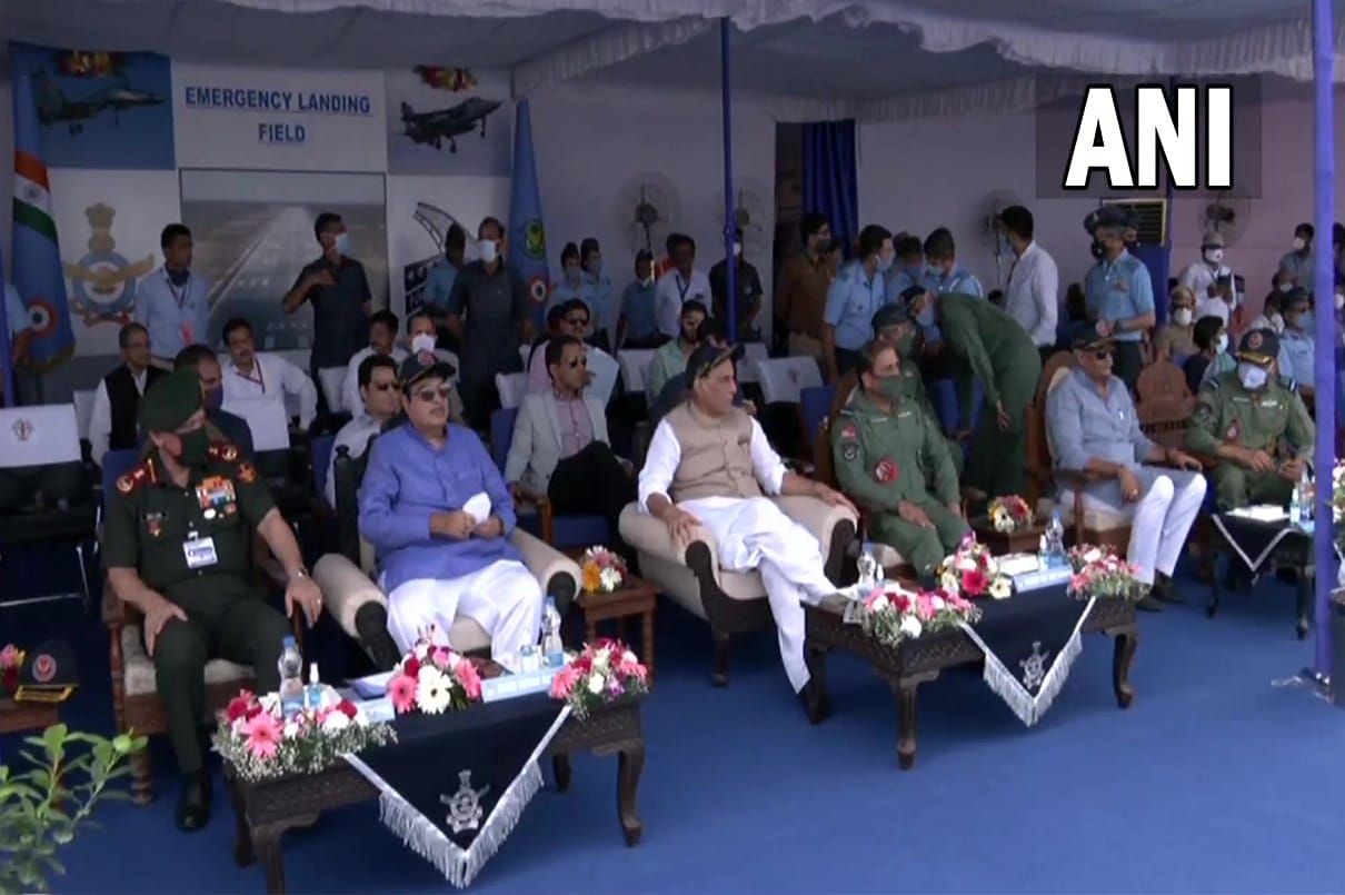 union minister nitin gadkari says now emergency landing strip will be built in just 15 days