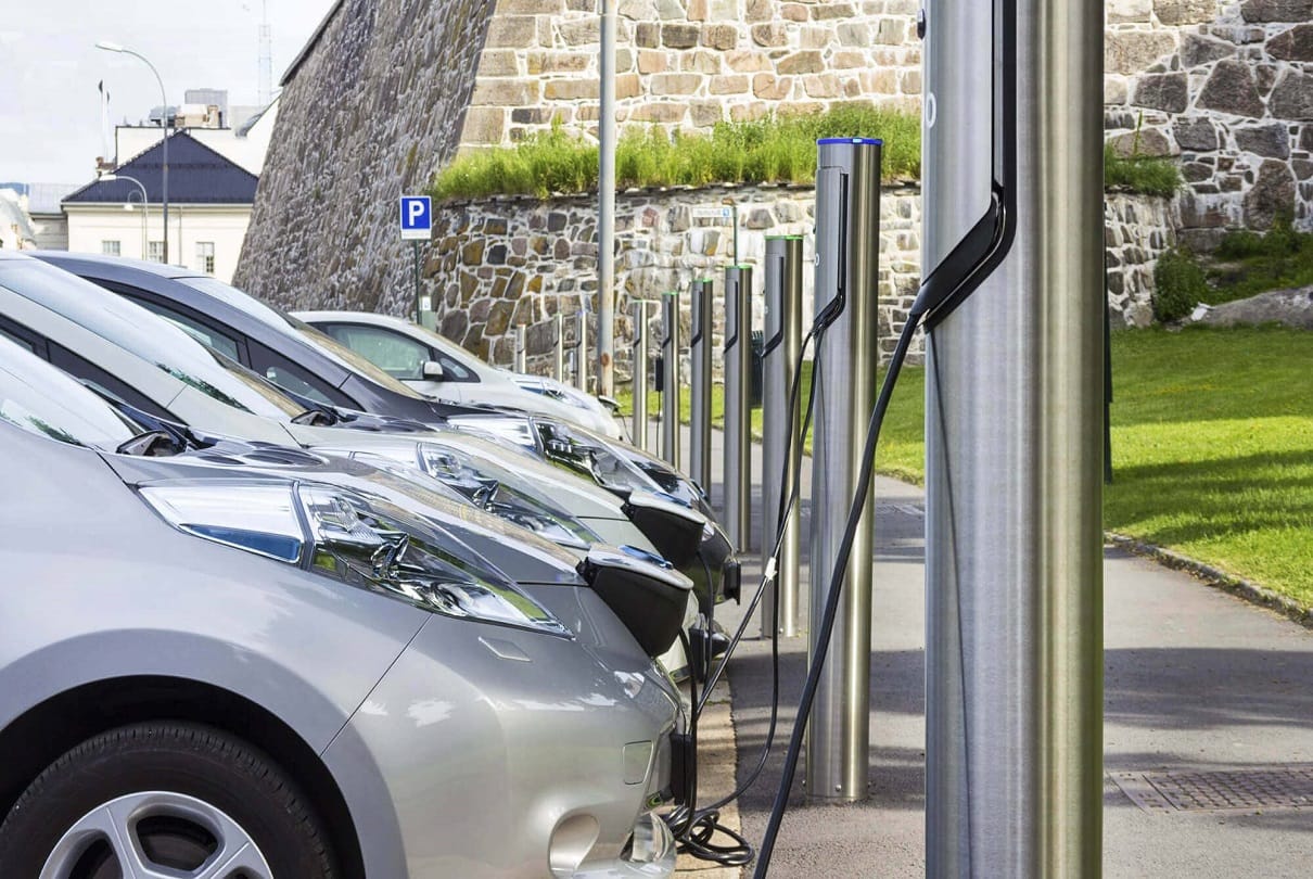 jio bp ties up with bluesmart to build ev charging infrastructure across the country