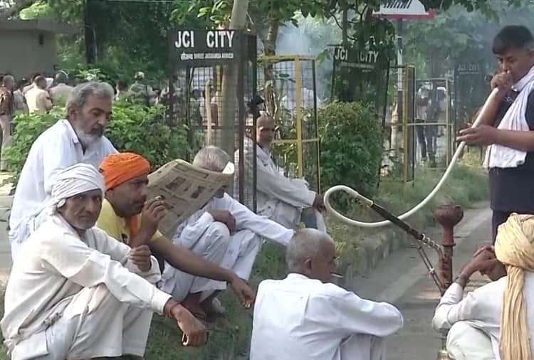 Farmers protest continued for the third day outside Mini Secretariat in Karnal