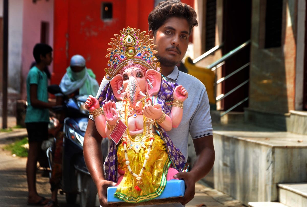 Ganpati pujan 2021: Eco-friendly first worshiper Ganesh arrived in the pandals of Prayagraj
