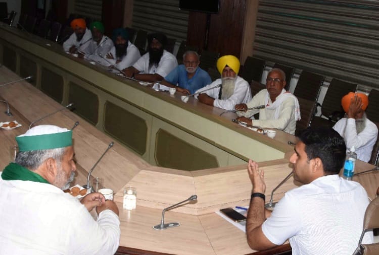 Farmers Protest continues in Karnal after talk with Administration Failed