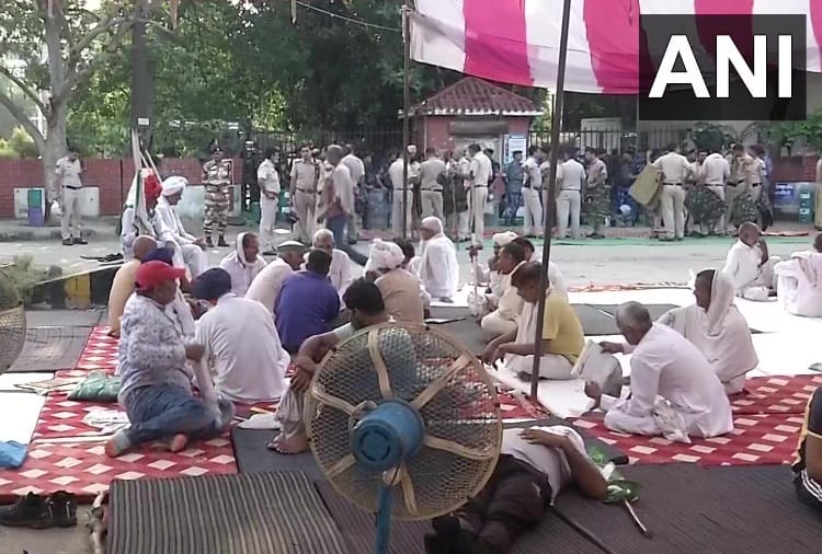 Farmers protest at karnal live updates Mobile internet and SMS services suspended in Karnal Farmers Protest continues