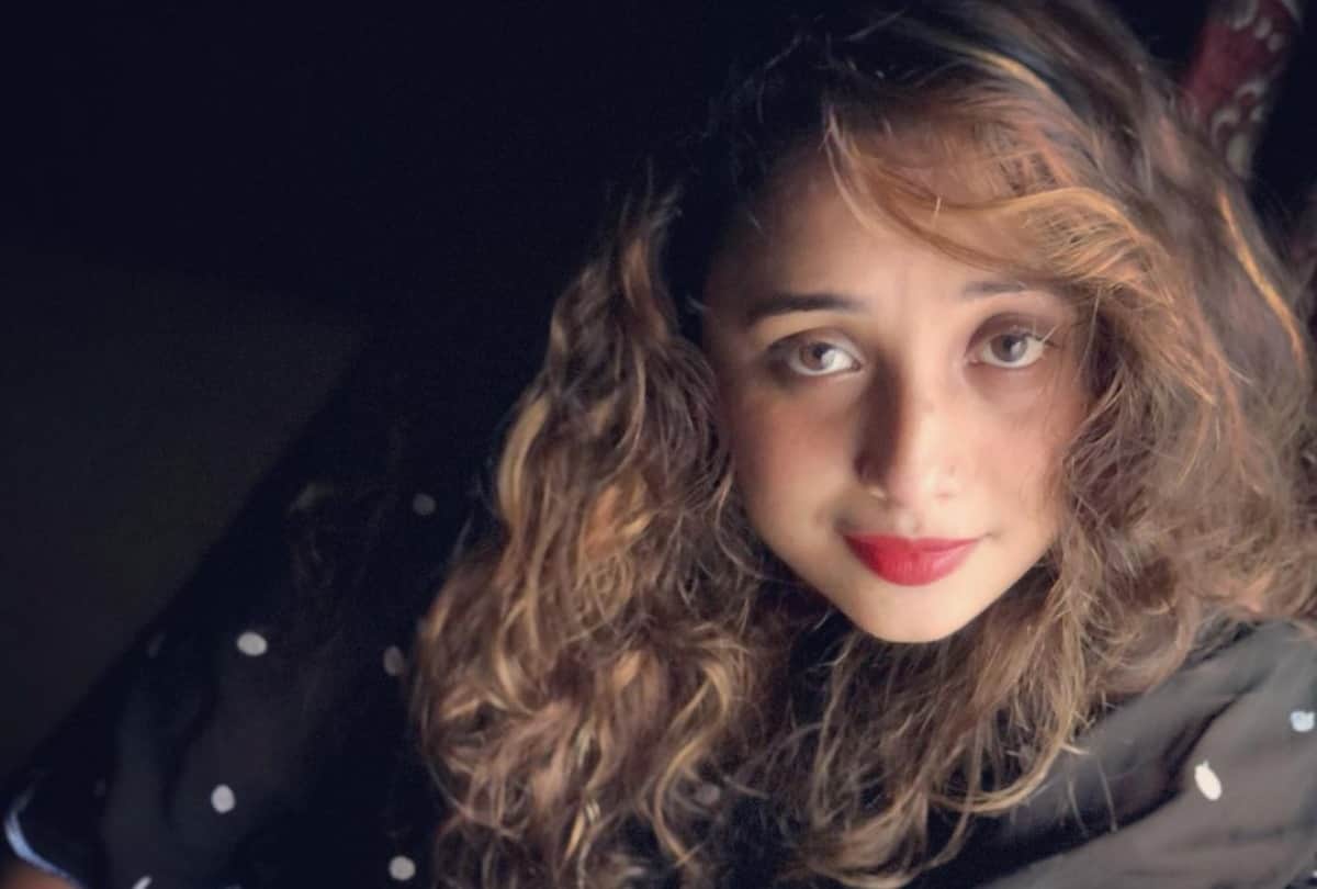 bhojpuri actress rani chatterjee revealed that bollywood director misbehave with her talk about biasness towards artist