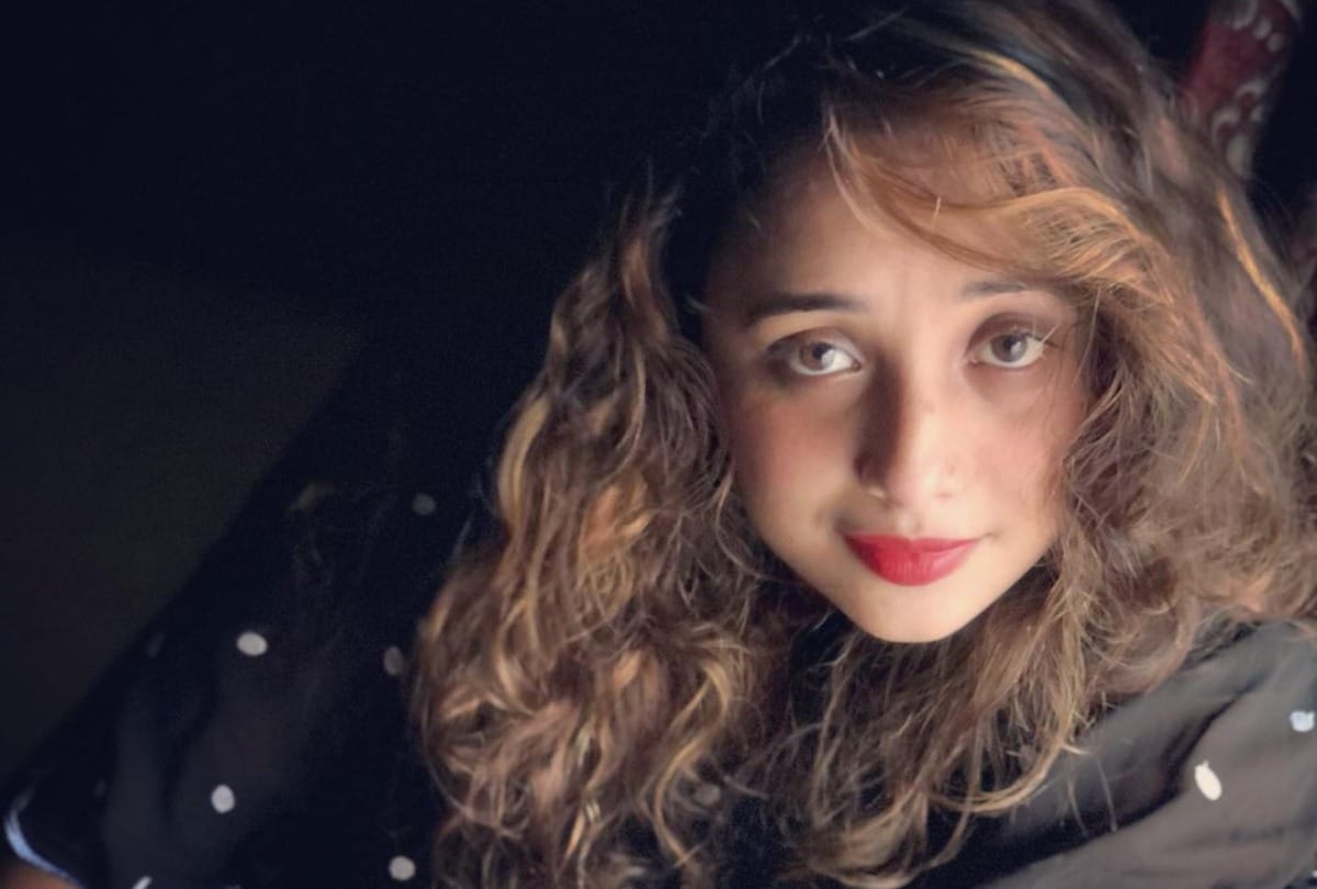 bhojpuri actress rani chatterjee revealed that bollywood director misbehave with her talk about biasness towards artist