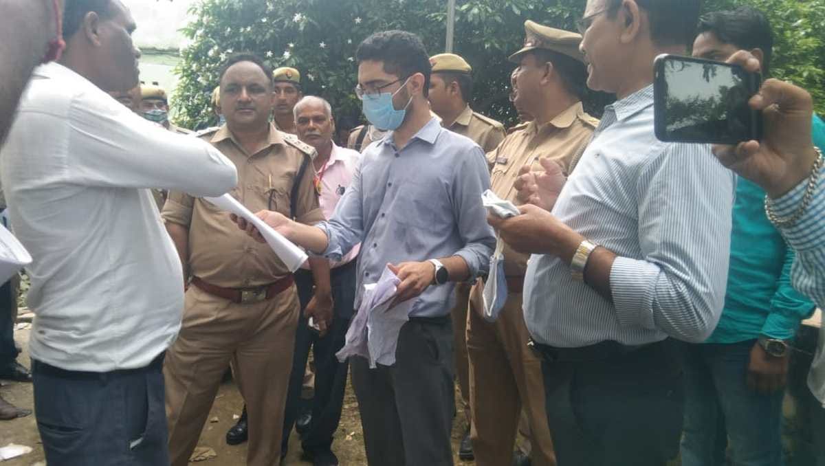 Joint Magistrate and CO City raided with police at ARTO office in Jaunpur
