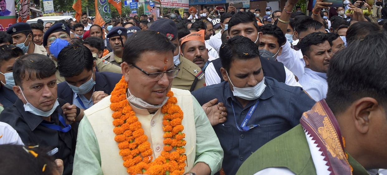 Officers keeping problems pending are not well: CM