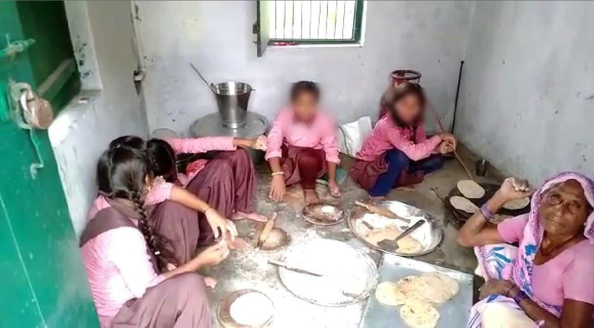 up ballia government school girl students making roti video went viral Headmaster suspended