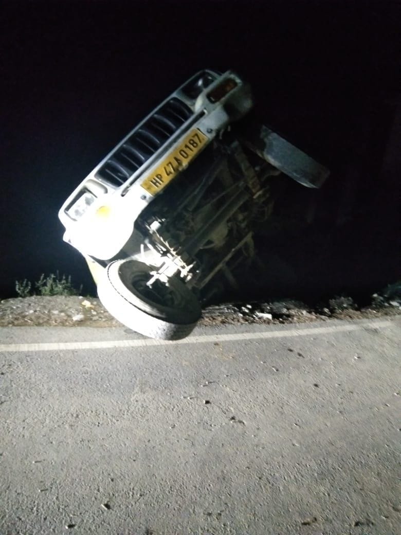 Driver dies after falling from the car and falling into the drain
