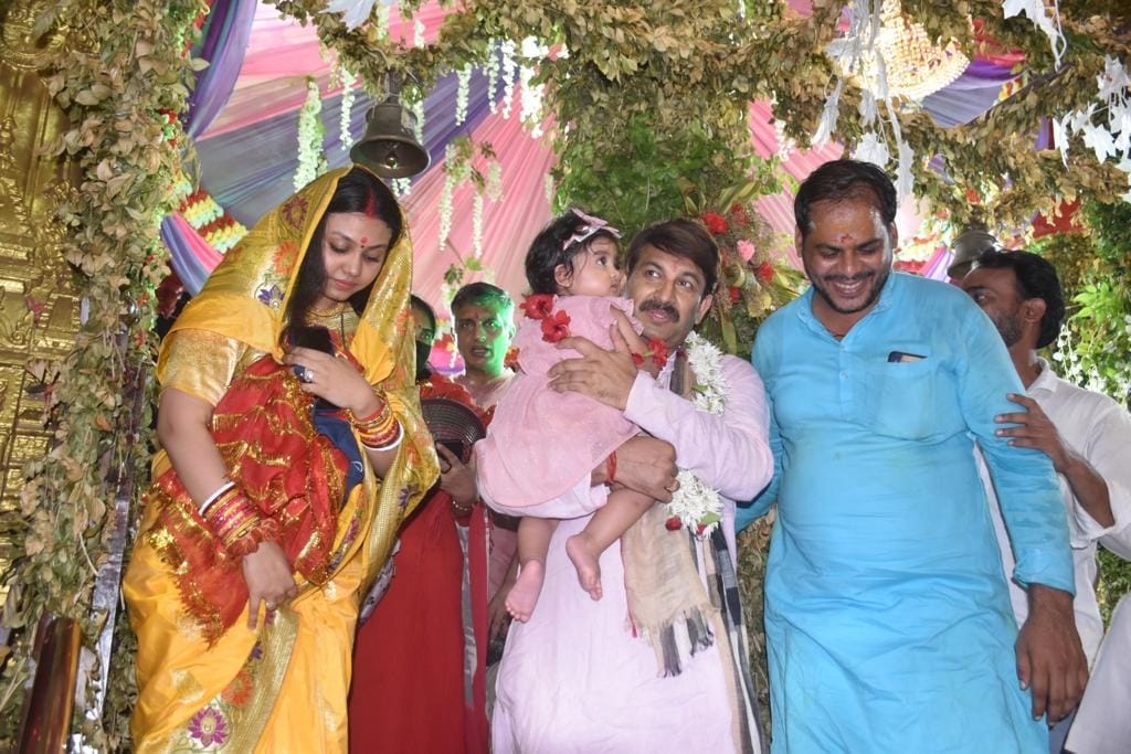 BJP MP manoj tiwari in varanasi said on rising inflation people of india are getting free corona vaccine so will have to manage