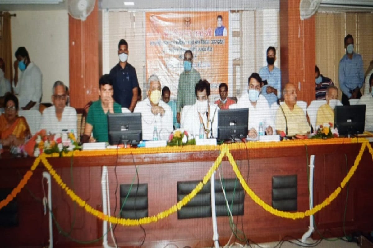 Meerut News: The officials could not inform about the figures the Minister Shrikant Sharma and now he warned