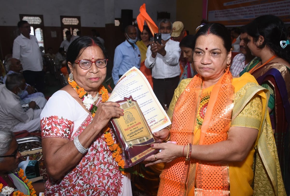teachers problems arose in teachers farewell program in aligarh