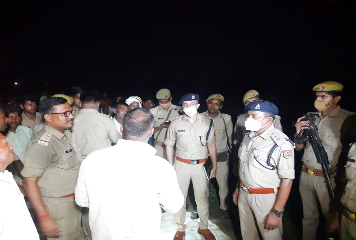 For the arrest of the killers, the dead body was jammed at the crossroads, the force of many police stations reached