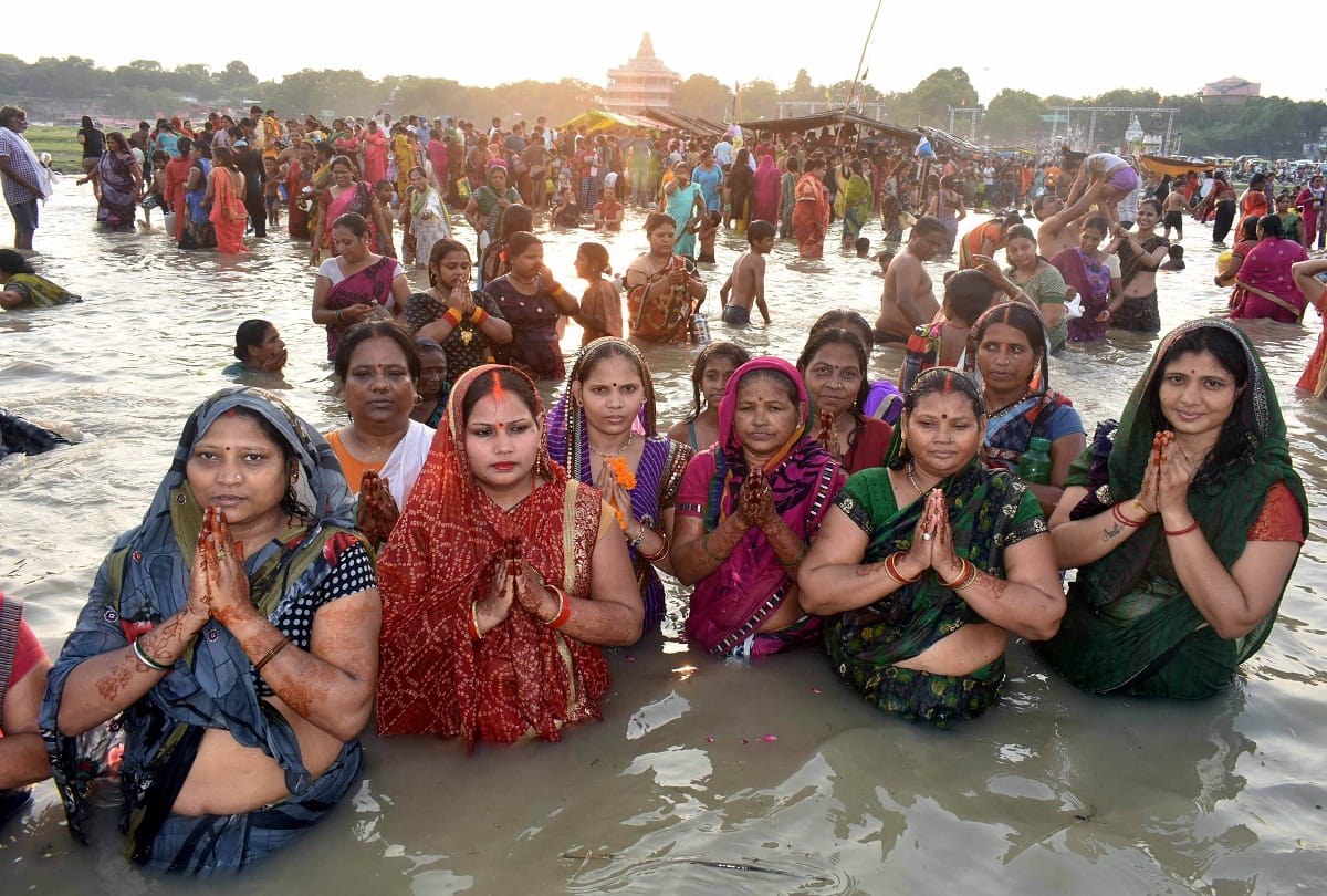 hartalika teej 2021: After taking a dip in the confluence for the longevity of the husband, the married women did severe penance