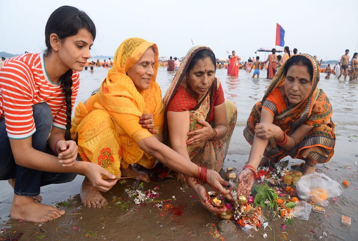 hartalika teej 2021: After taking a dip in the confluence for the longevity of the husband, the married women did severe penance