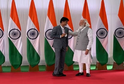 Prime Minister Narendra Modi met the Indian contingent who participated in the Tokyo Paralympics 2021