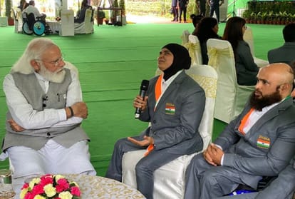 Prime Minister Narendra Modi met the Indian contingent who participated in the Tokyo Paralympics 2021