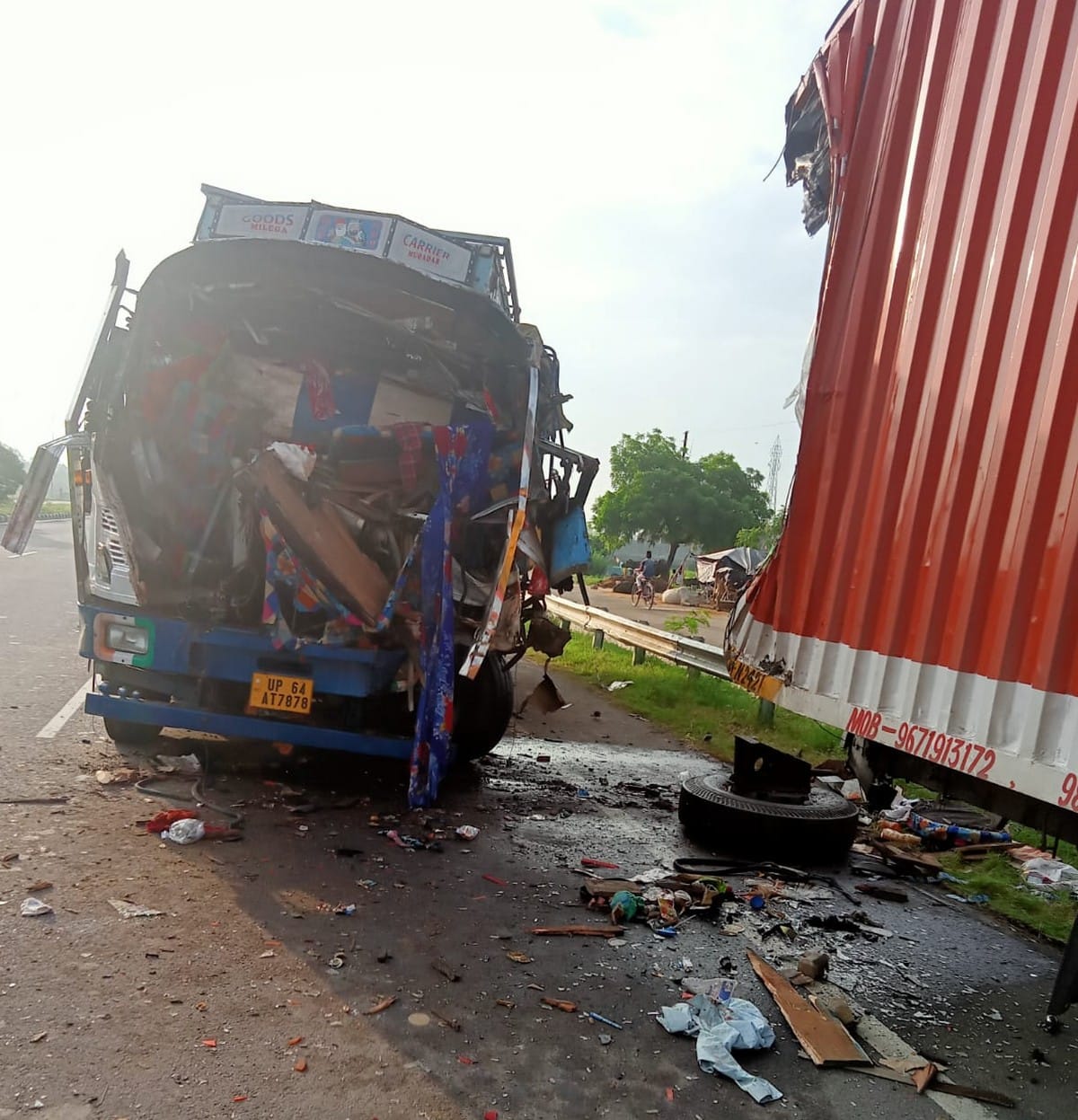 Accident in Bhadohi: Truck collided with trailer parked on Varanasi-Prayagraj highway driver and helper died