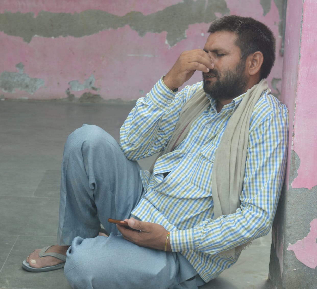 etawah news,Police entangled in murder or suicide