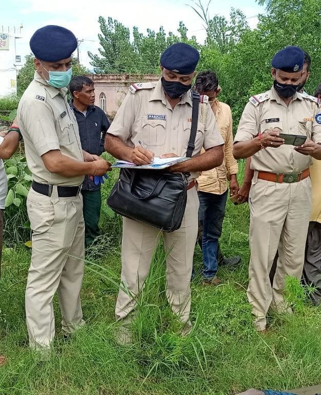 Dead body of youth found in suspicious circumstances in Takka Road