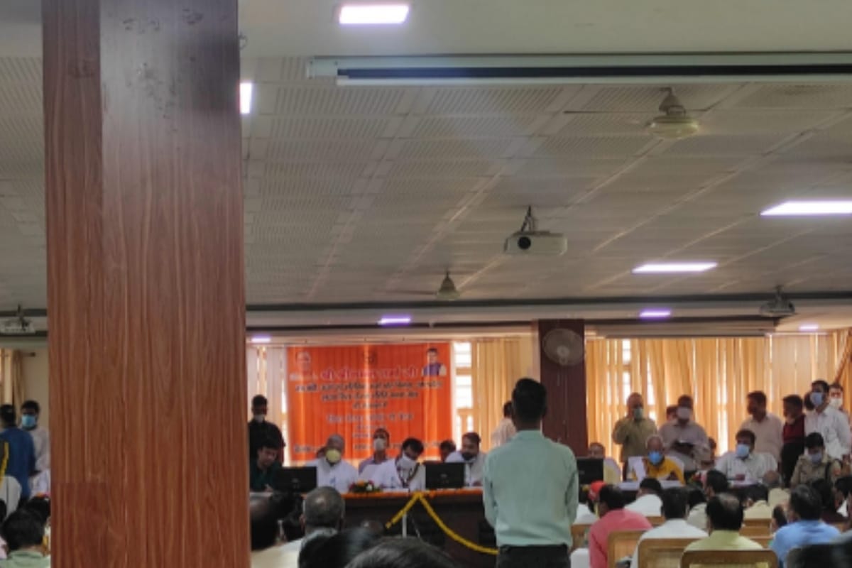 State Energy, Additional Resources and District In-charge Minister Shrikant Sharma reached Meerut today