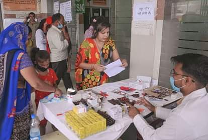 Expiry date medicine distributed to patients amid viral fever outbreak in firozabad