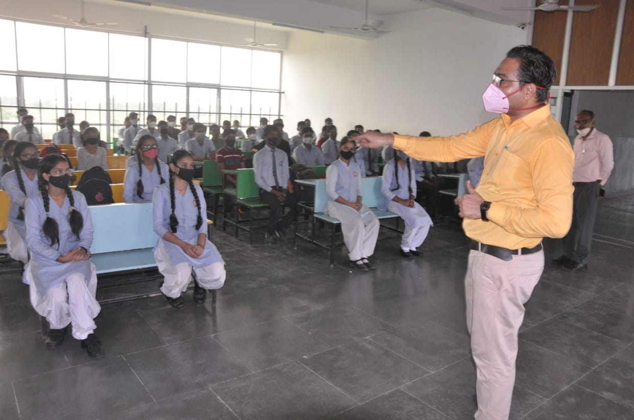 etawah news,Face the difficulties boldly, don't let the thought of suicide come